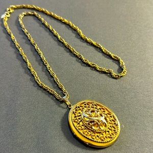 Sarah Coventry Large Gold Tone Filigree Locket Pendant Necklace